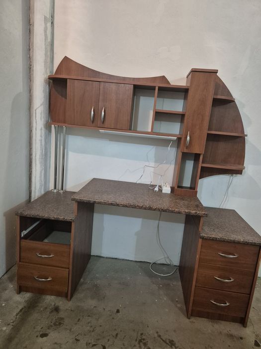 Продам  парта дитяча  або стіл компютерний