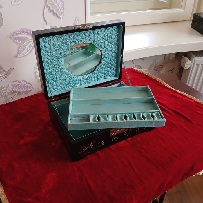 Продам антикварные шкатулки под украшения