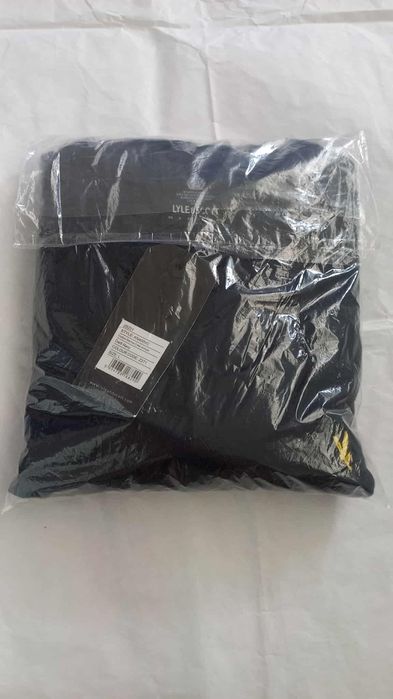 Темно синій светр Lyle&Scott