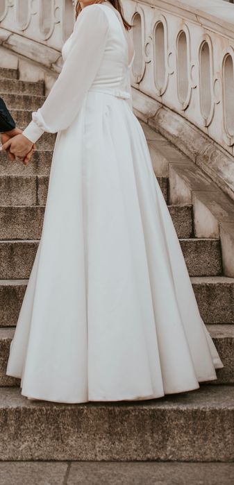 Atłasowa suknia ślubna.