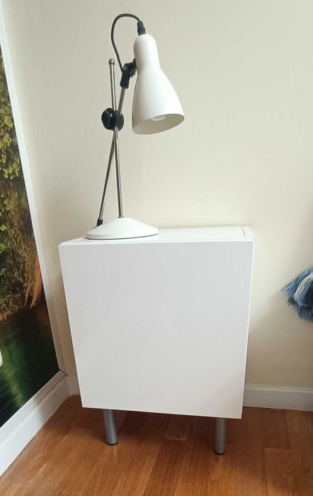 Mesa de cabeceira/ Móvel de apoio + Candeeiro