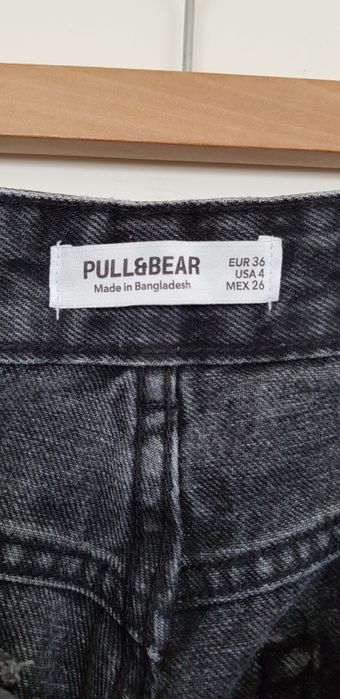 Pull & Bear czarne jeansy z prostą szerszą nogawką