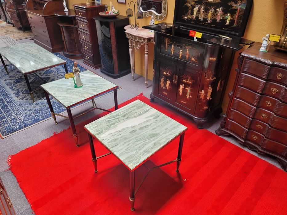 Mesas de centro quadradas em latão com tampo em pedra -