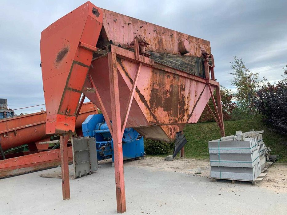 Przesiewacz wibracyjny stacjonarny 1-pokładowy 1630x6300 mm | Silnik