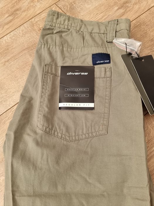 Nowe Spodnie Diverse Regular Chinosy Khaki W.31