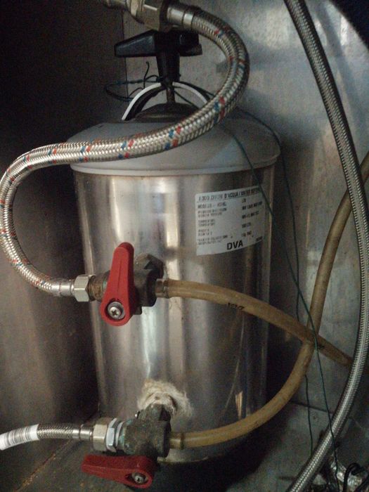Máquina de café comercial e filtro de água incluídos