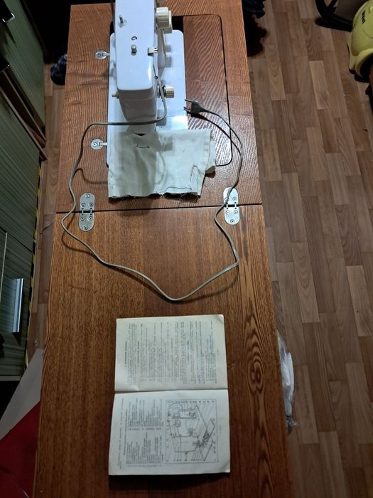 Швейна машинка "Чайка" 142М