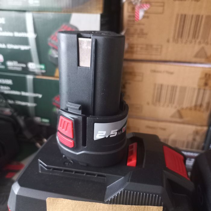 Акумулятори і зарядні пристрої Parkside 12V  20V