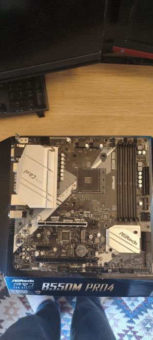 B550m pro4 em bia condição