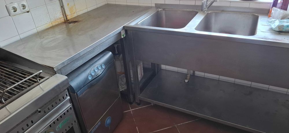 Lote completo de equipamento de café/restaurante - inox, balcões, maquinaria e mobiliário