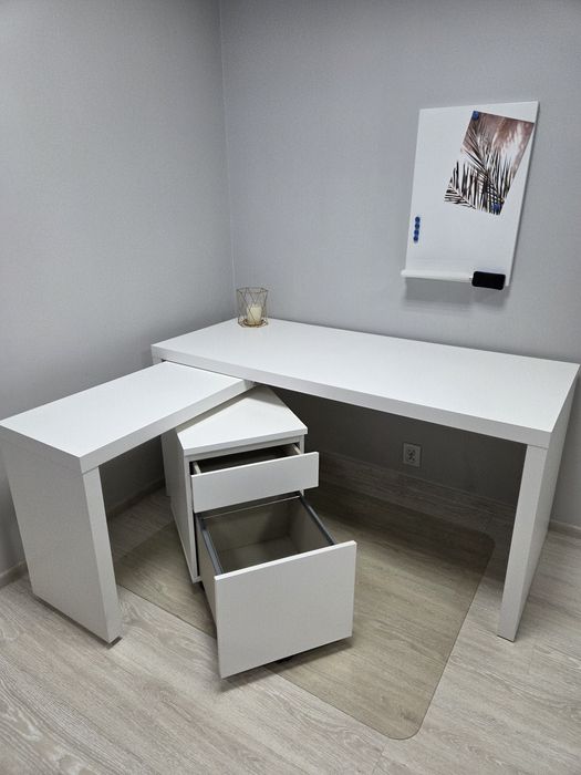 Biurko Ikea Malm z ruchomym panelem bocznym (z  dodatkami wg opisu)