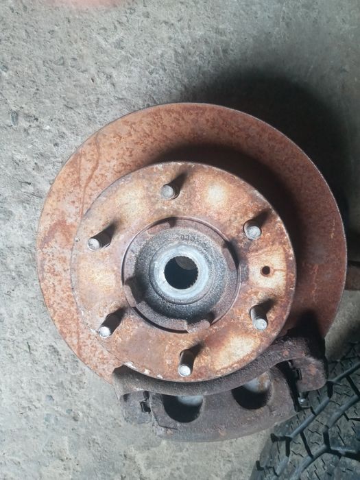 Цапфа Форд ренджер 2007 рік