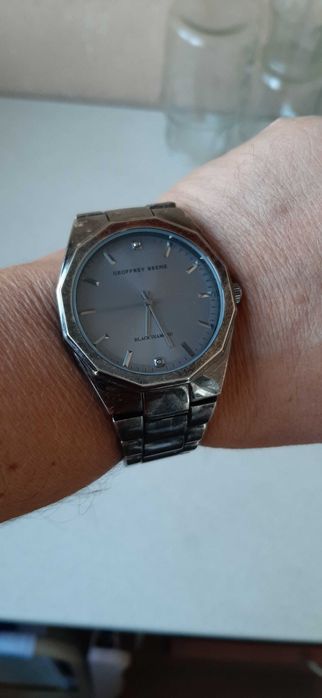 Часы Geoffrey Beene, Япония