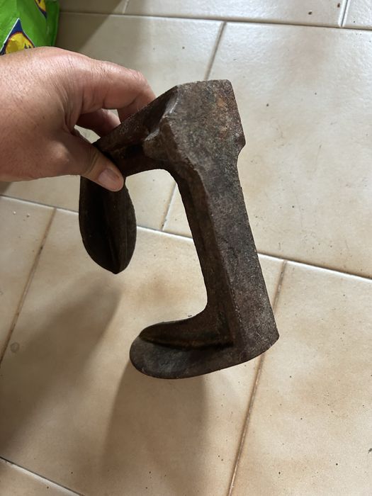 Solid iron shoemaker's last64297864582531125
