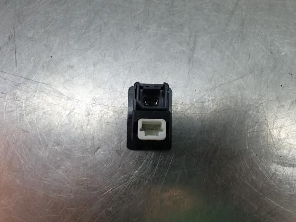 Módulo USB / AUX / IPOD NISSAN X-Trail (T32)