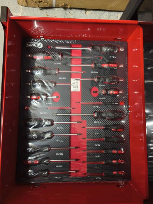 Carrinho de ferramentas com 12 gavetas 10 completas com ferramentas