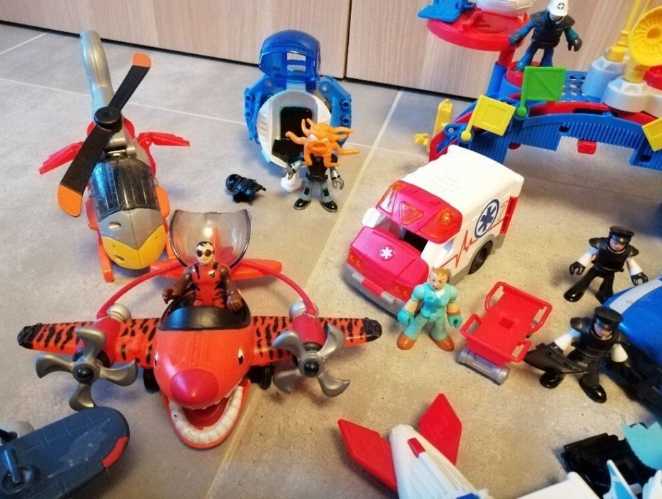 Imaginext samoloty, kontrola lotów, dinozaury, figurki, karetka