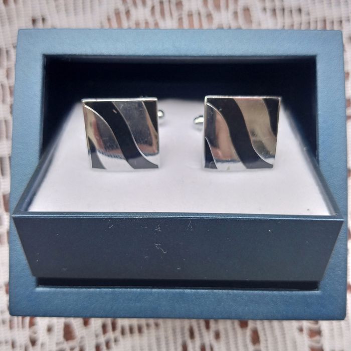 Запонки із США..