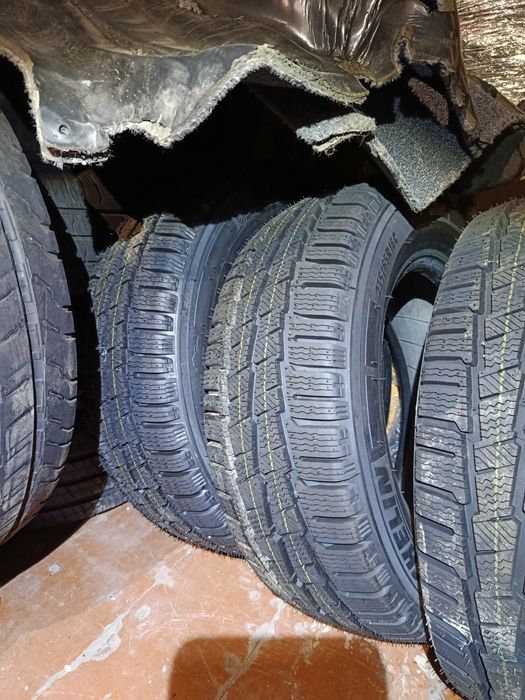 Гума нова, зимова.