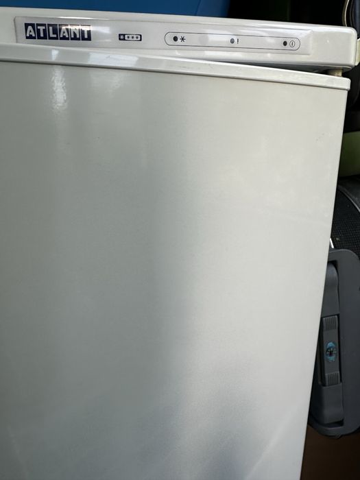 Продам морозильную камеру б/у Atlant M-7184-XXX