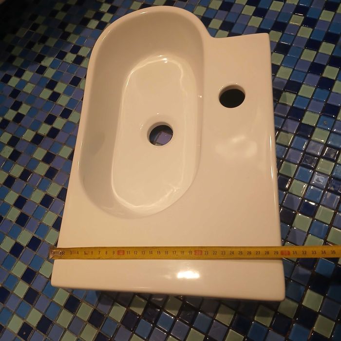 Umywalka ceramiczna ścienna