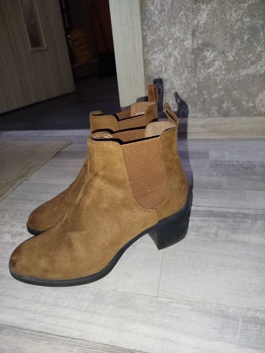 Продам ботигки весна осінь