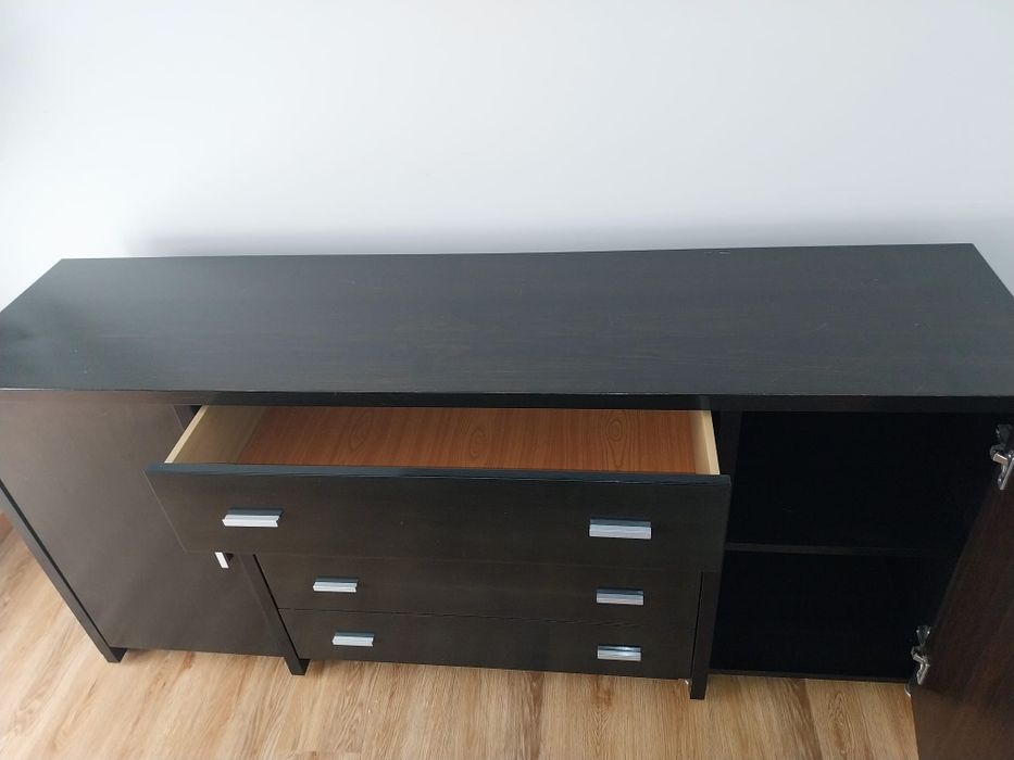 Mesa e aparador de sala