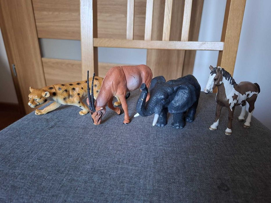 Zestaw zwierzątek do zabawy (kilka jest firmy Schleich)