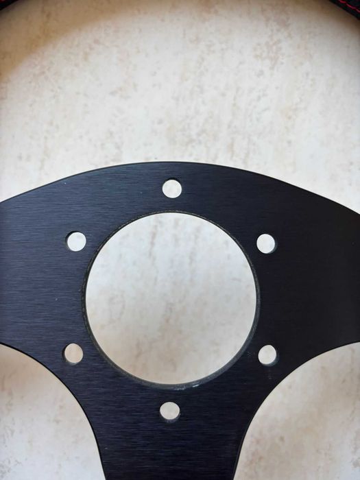 Volante MOMO Tuner 320mm