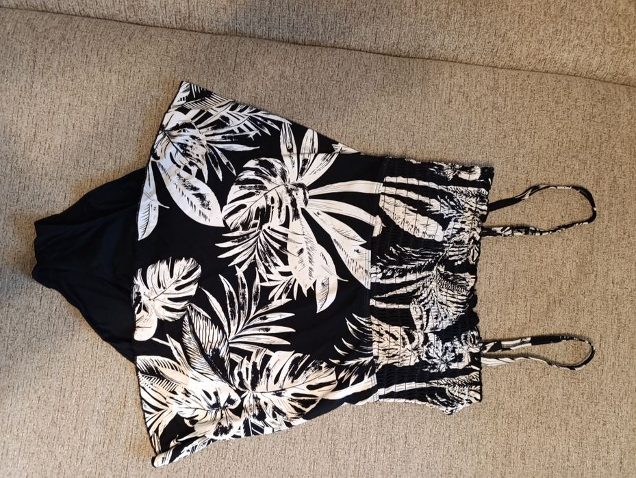 Купальник суцільний  р.M.