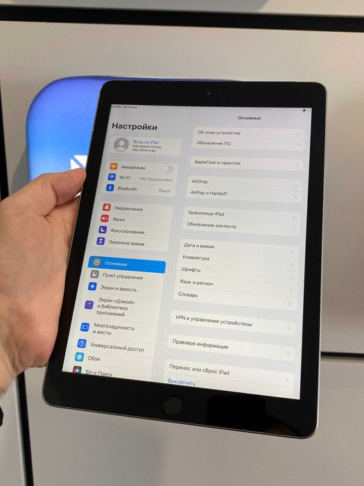 Apple iPad 6 32GB Wi-Fi + чехол защитный новый