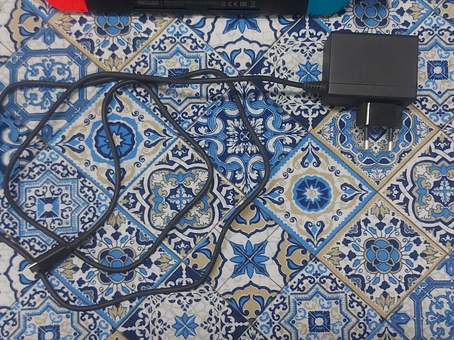 Consola Nintendo Switch Versão 2 + Bolsa de Transporte