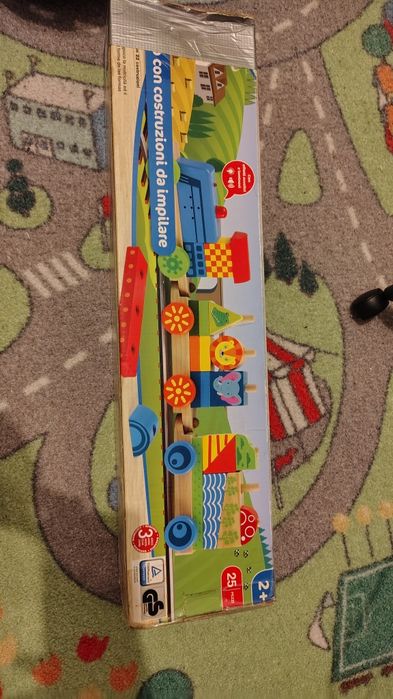 Vendo diversos brinquedos em caixa