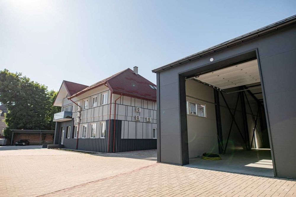 Продаж офісно-складського приміщення з земельною ділянкою у Львові