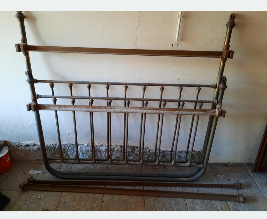Cama vintage em latão