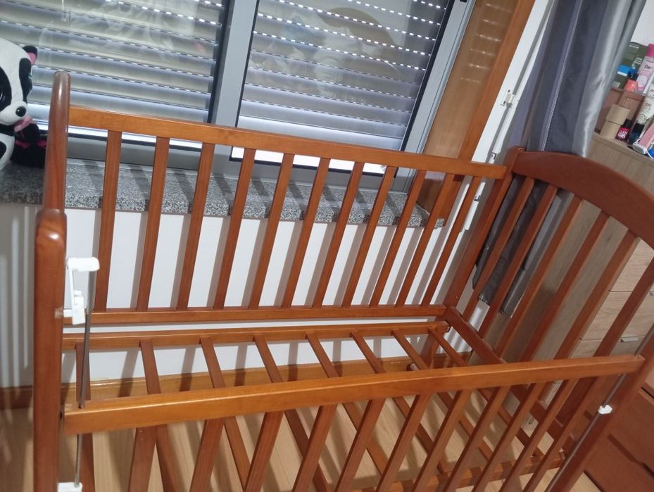 Cama de bebé  usada quase nova