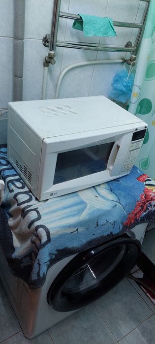 LG микроволновая печь рабочая.