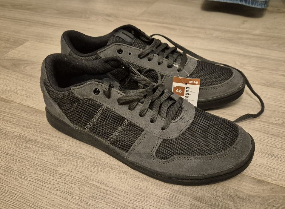 Tenis sapatos novos 46 camurça natural 
Excelente qualidade