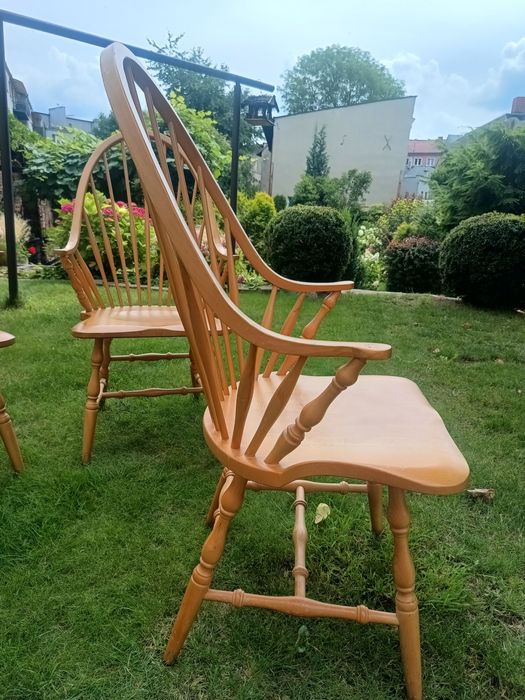 Drewniane krzesła windsor Megan