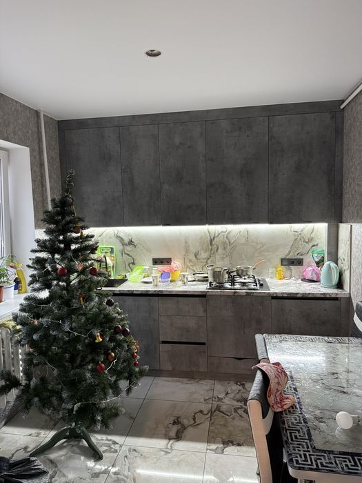 НАТЯЖНОЙ ПОТОЛОК, натяжні стелі,слив воды с натяжного потолка ,ремонт