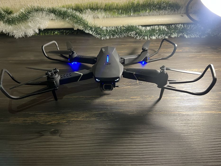 Дрон / квадрокоптер (Eachine E520s)