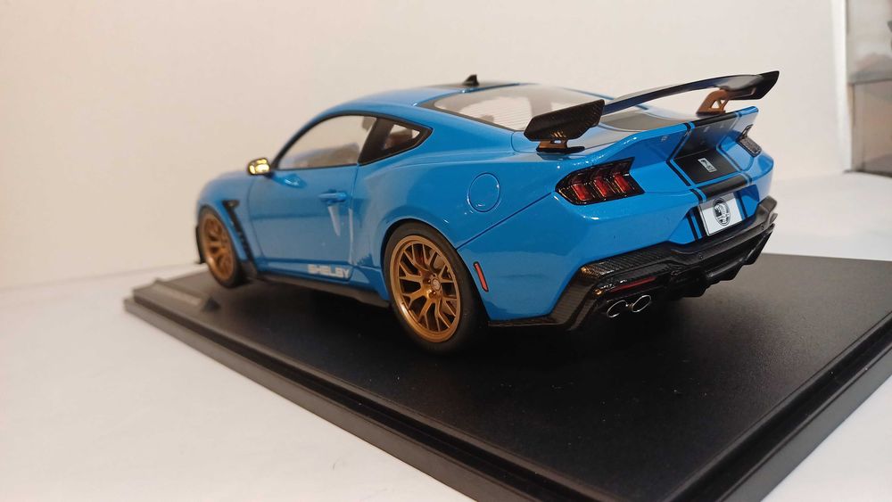 1/18 Ford Shelby Mustang Super Snake az - Solido