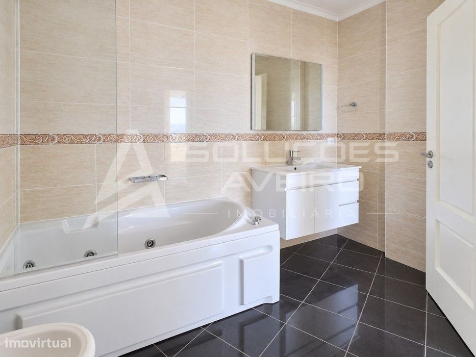 Apartamento T2+1 No Coração De Águeda | Garagem E Elevador