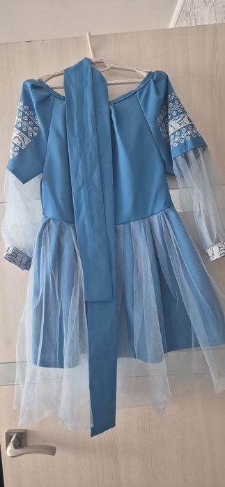 Продам сукню для дівчинки