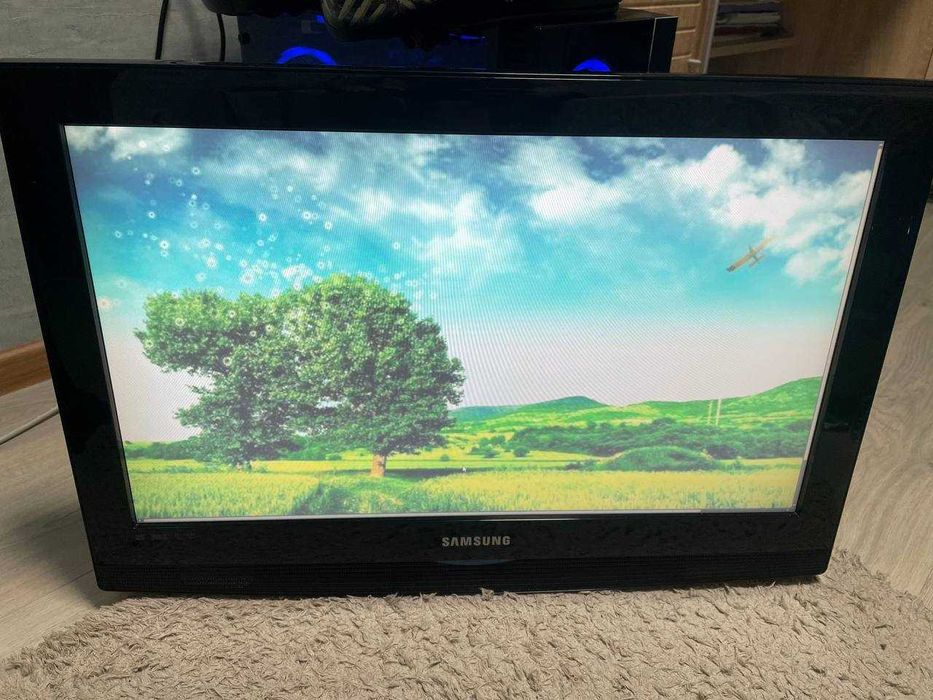 Телевізор SAMSUNG LE26B350F1W  ---  26 дюймів