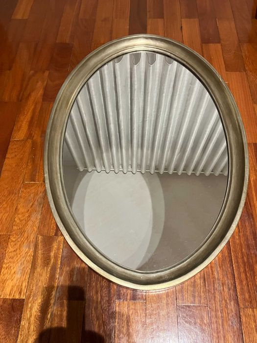 Espelho com moldura em folha de prata