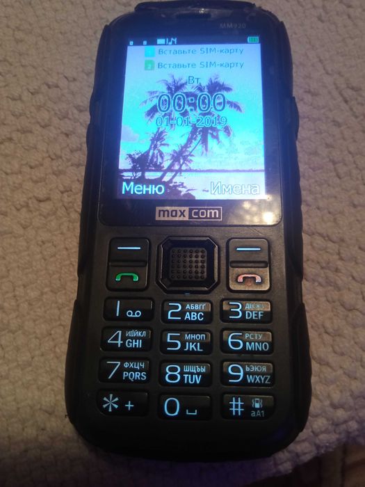 Защищённый кнопочный телефон MAXCOM mm920