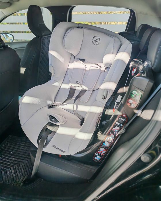 Fotelik samochodowy Maxi Cosi Axiss - obrotowy, nie wymaga Isofixa
