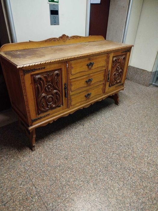 Aparador vintage com 2 portas e 3 gavetas