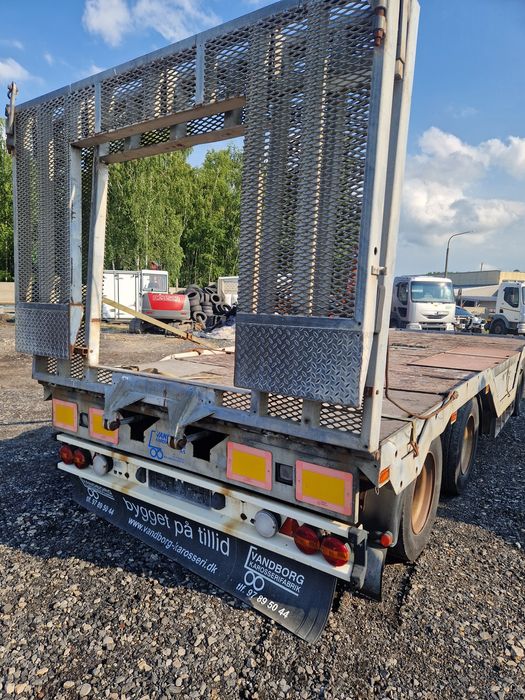 Przyczepa niskopodwoziowa fliegl pod sprzęt budowlany 24t.